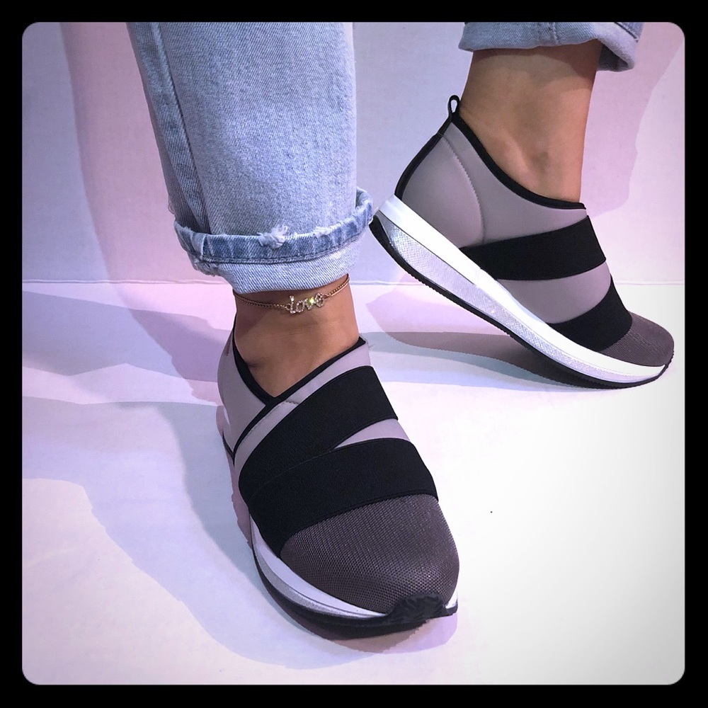 Comfort therapeutic sneakers.